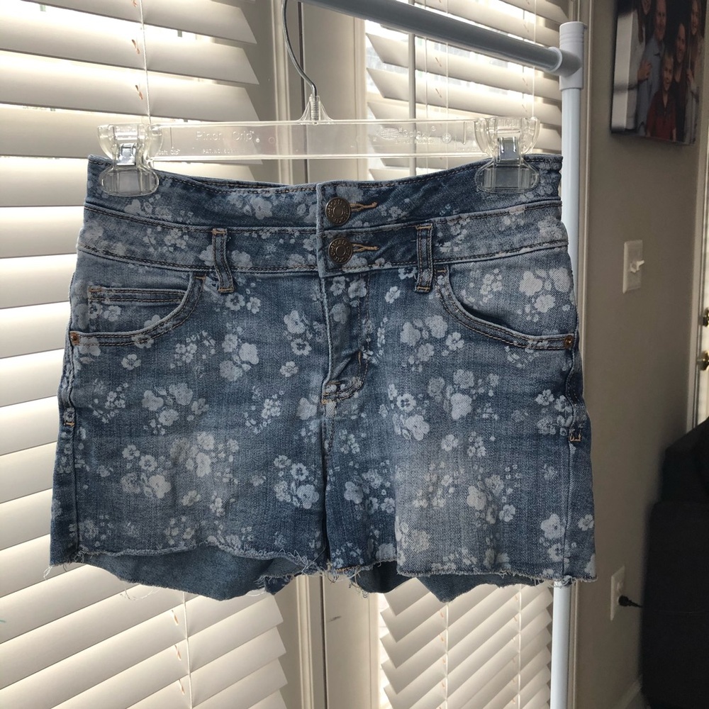 Cherokee high rise floral patterned jean shorts